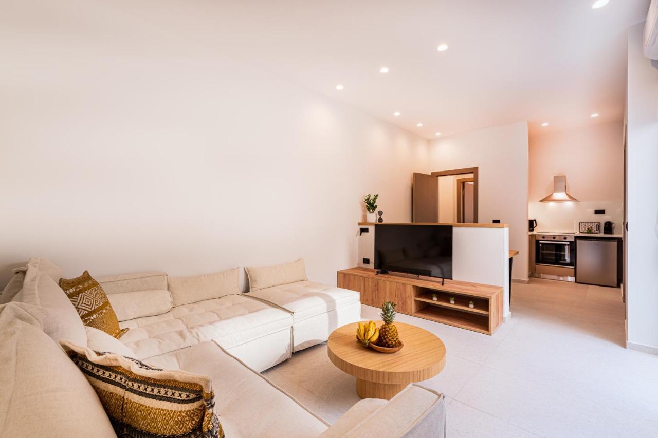 Uranus Apartment Heraklion  Bagian luar foto
